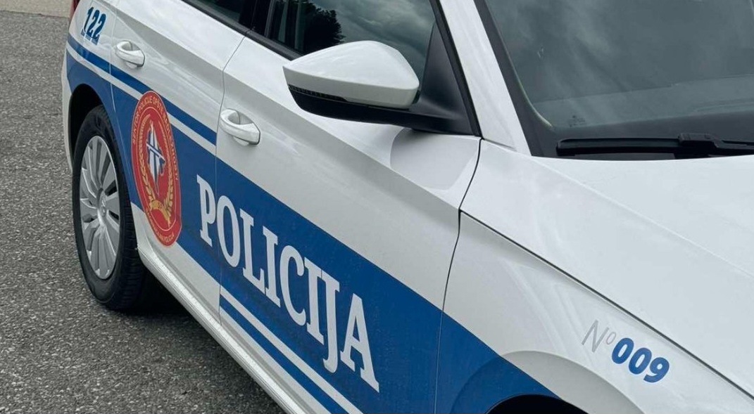 Šok u Rožajama: Namjerno autom naletio na sugrađanina, pa ga udarao drvenom palicom