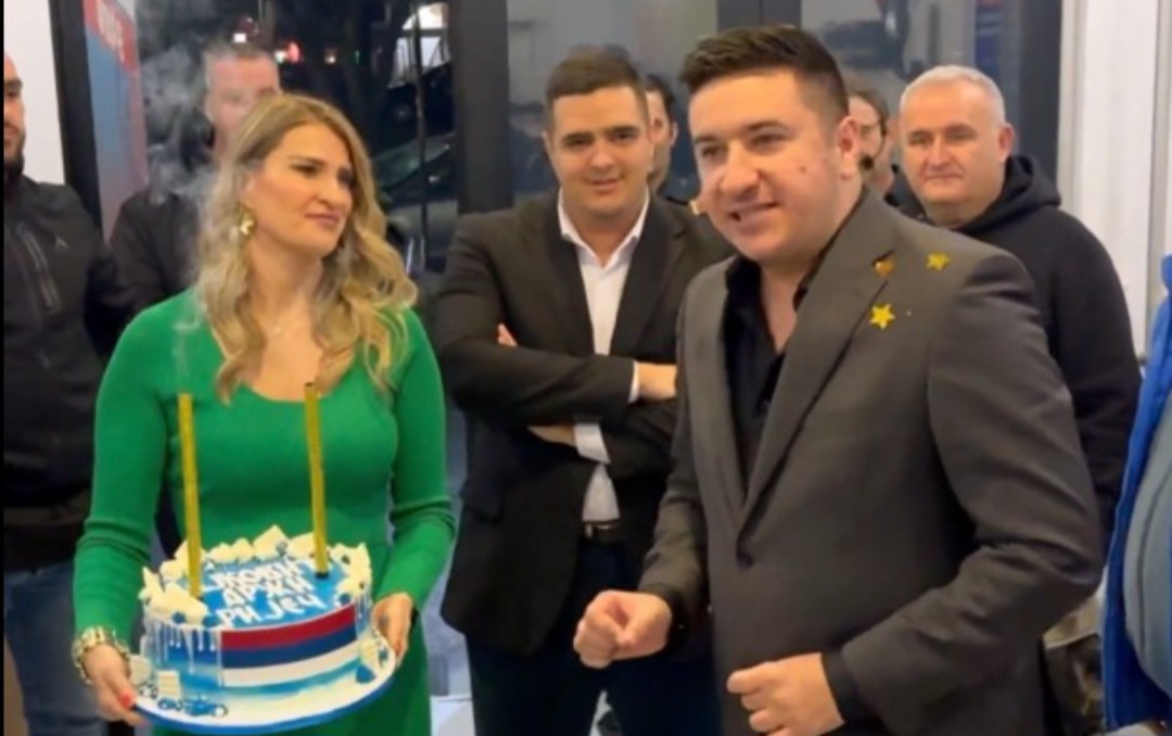 Dajković uz pjesmu proslavio suspenziju i napuštanje vlasti u PG: "Kad si vatra, svi hoće da te gase" (VIDEO)