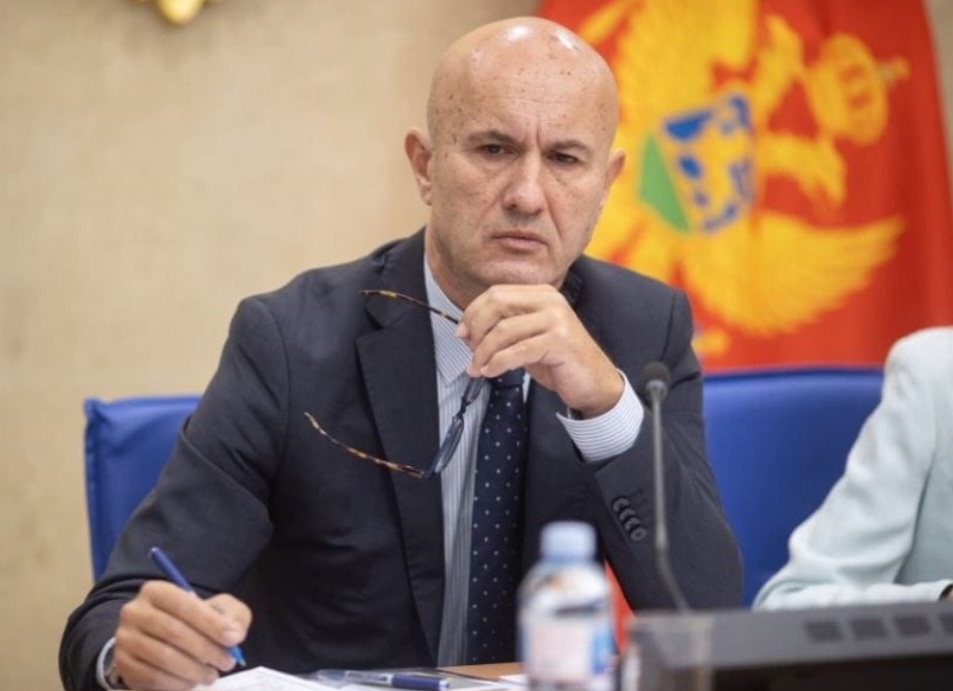 Laković: Ljudi sa dvije pjesme vjeru začas pretvoriše u ideologiju