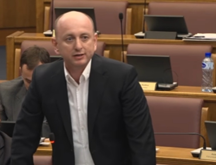 Knežević: Kao što su Epstinovi fajlovi uzdrmali SAD, tako i Mirjana Pajković može uzdrmati ovu porno Vladu (VIDEO)