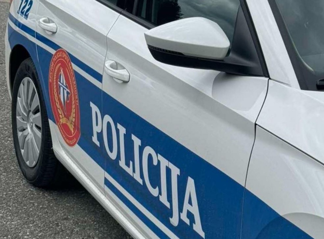 Dječak (16) uhapšen u Budvi, sumnja se da je iz kladionice u Kotoru ukrao 3.500 eura