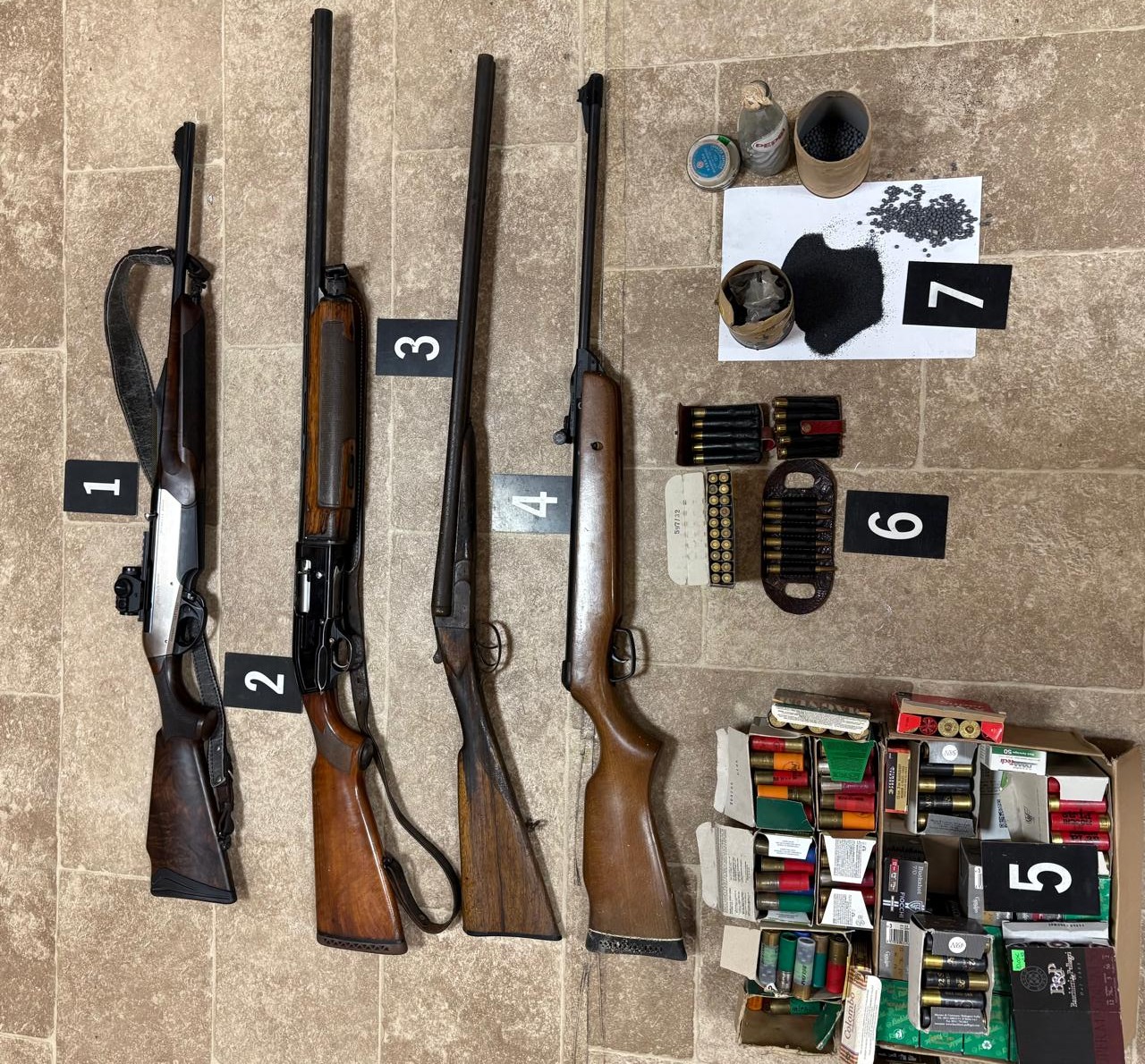 Pretres u Ulcinju: Oduzete četiri puške, municija, punjenje za eksploziv