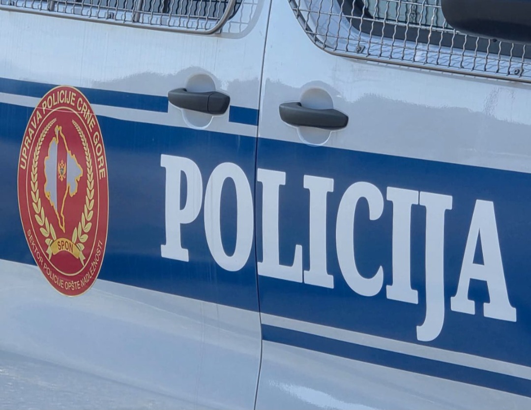 Nasilje u Podgorici: Pesnicama napao suprugu, potom uzeo nož