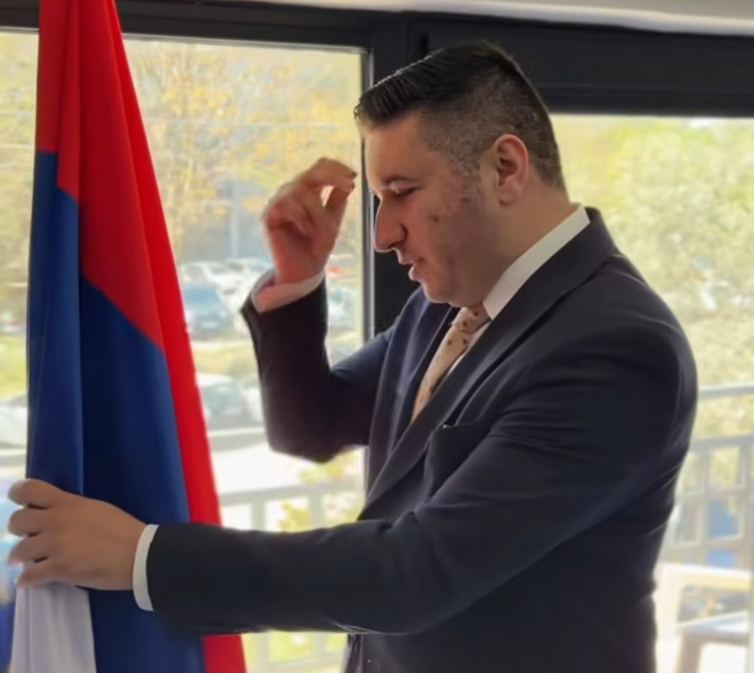 Dajković: Lažni Srbi u Skupštini odbili trobojku - pozivam sve građane da istaknu trobojke na svoje prozore, automobile...da tu ljubav prenesu i svojoj djeci (VIDEO)