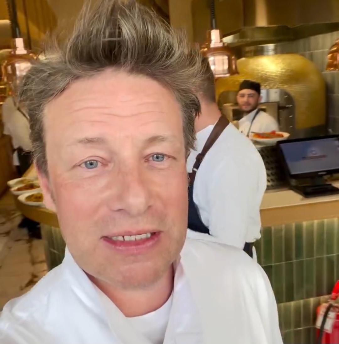 "Viva Montenegro": Džejmi Oliver stigao u Tivat, pogledajte koje je jelo prvo pripremio